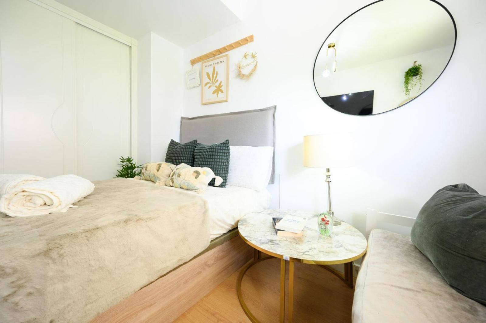 Estudio Con Parking Teatinos Malaga Living Exterior foto